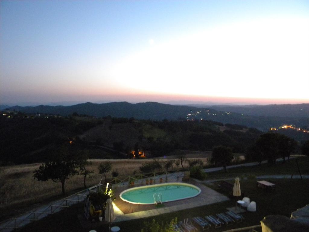 Вілла Agriturismo Borgo San Benedetto П'єтралунга Екстер'єр фото