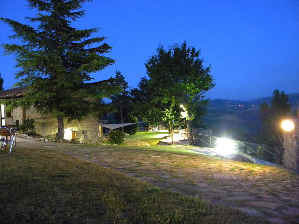 Вілла Agriturismo Borgo San Benedetto П'єтралунга Екстер'єр фото