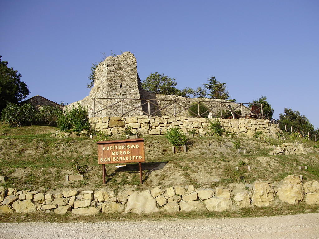 Вілла Agriturismo Borgo San Benedetto П'єтралунга Екстер'єр фото
